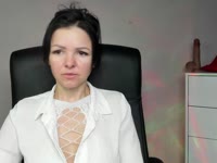 A petite brunette ;) with a feminine and positive energy. I love cooking, traveling, dancing, watching movies, riding my bike, reading books, and creating beautiful flower arrangements. I’m warm, curious, and love meeting new people ;). Spend some time with me — I promise good vibes, real conversations, and a genuine smile <3