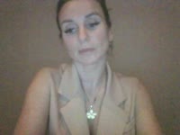 Hey ik ben Nina. Korte intro .. ik ben klein van stuk maar groots in presence, love it. Dominant op een speelse manier.ik hou van nieuwe uitdagingen! Oeh, ik voel de vibes al ..