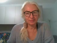 I’m a girl who balances calmness with a touch of playfulness. I enjoy feeling the rhythm of life, catching small moments and turning them into an atmosphere you want to stay in. I appreciate honesty, sincerity, and easy communication—it