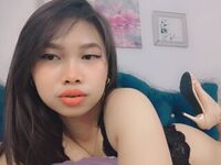 cam girl masturbating with sextoy AickaChan