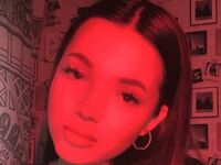 live webcam performer CarolyneWhelan