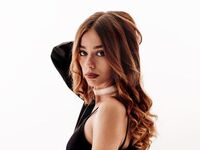 camgirl playing with sex toy EmilliaFox