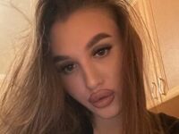 naked camgirl masturbating KyraVictorine