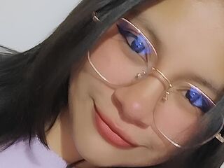 naughty camgirl masturbating with vibrator AllisonSmithe