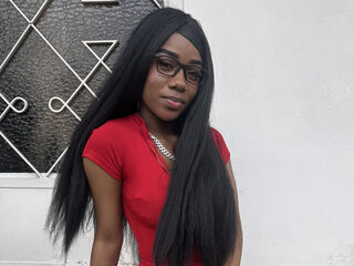 topless cam girl AmaranthaPiere