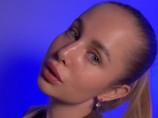 camwhore nude AnnelleToulson