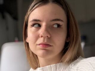 camgirl playing with sex toy AnnikaMorgan