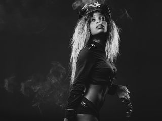 naked cam live AntonetteMoore