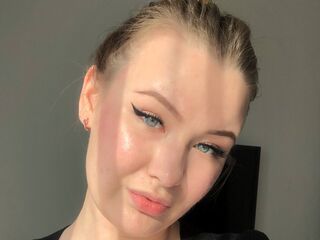 cam girl masturbating with dildo ArlettaVatter