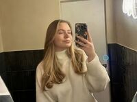 live webcam model AryaThomas