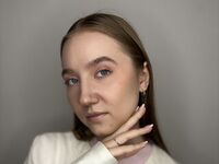 camslut masturbating AudreyHermet