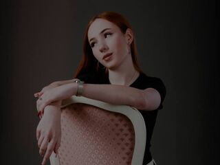 naked cam girl masturbating with vibrator CarleenZangari