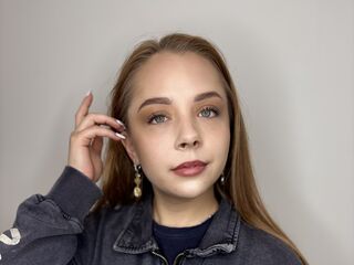 camslut showing pussy CaseySalizar