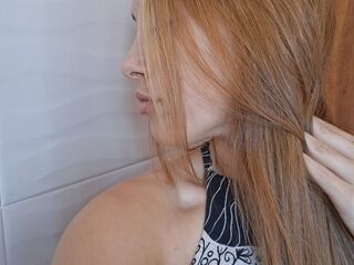 naked camgirl masturbating with vibrator FlorAnderson