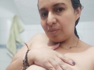 live strip tease show IbannaBely