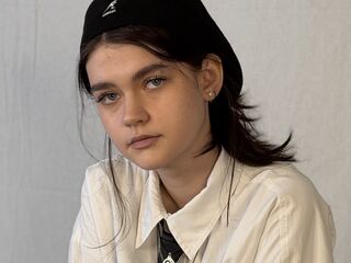 cam girl video LeannMolineaux