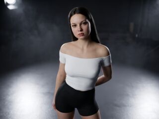 camslut naked LeibeeThi