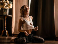 sexy camgirl LeilaLoveton