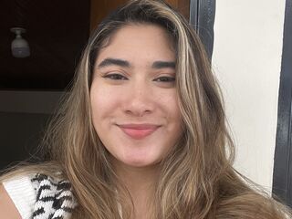 fingering webcamgirl LunaaRivas