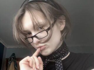 camwhore fingering shaved pussy MalvinaGreif