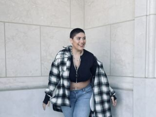 camgirl fingering shaved pussy MercedesGreen