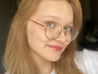 naughty cam girl masturbating with dildo MicahCussins