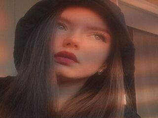 naughty camgirl fingering shaved pussy MilaLyra