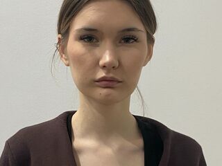 adult cam NelleLoehlein