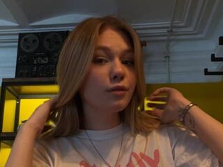 cam girl masturbating with sextoy NicholGatz