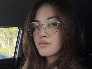 naughty camgirl masturbating with vibrator NikiMyles