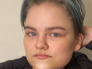 camslut fingering shaved pussy NilaPerine