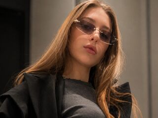 camslut topless RosamondLaich