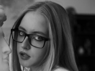 hot cam girl spreading pussy SheliaEdwards