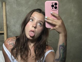 masturbating webcam girl TomikaLuczki
