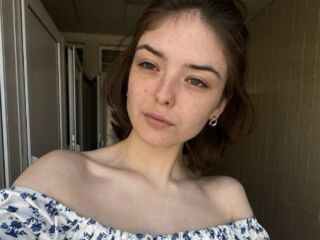 girl showing tits UshaSolgovic