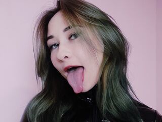 camgirl showing tits VikaCheers